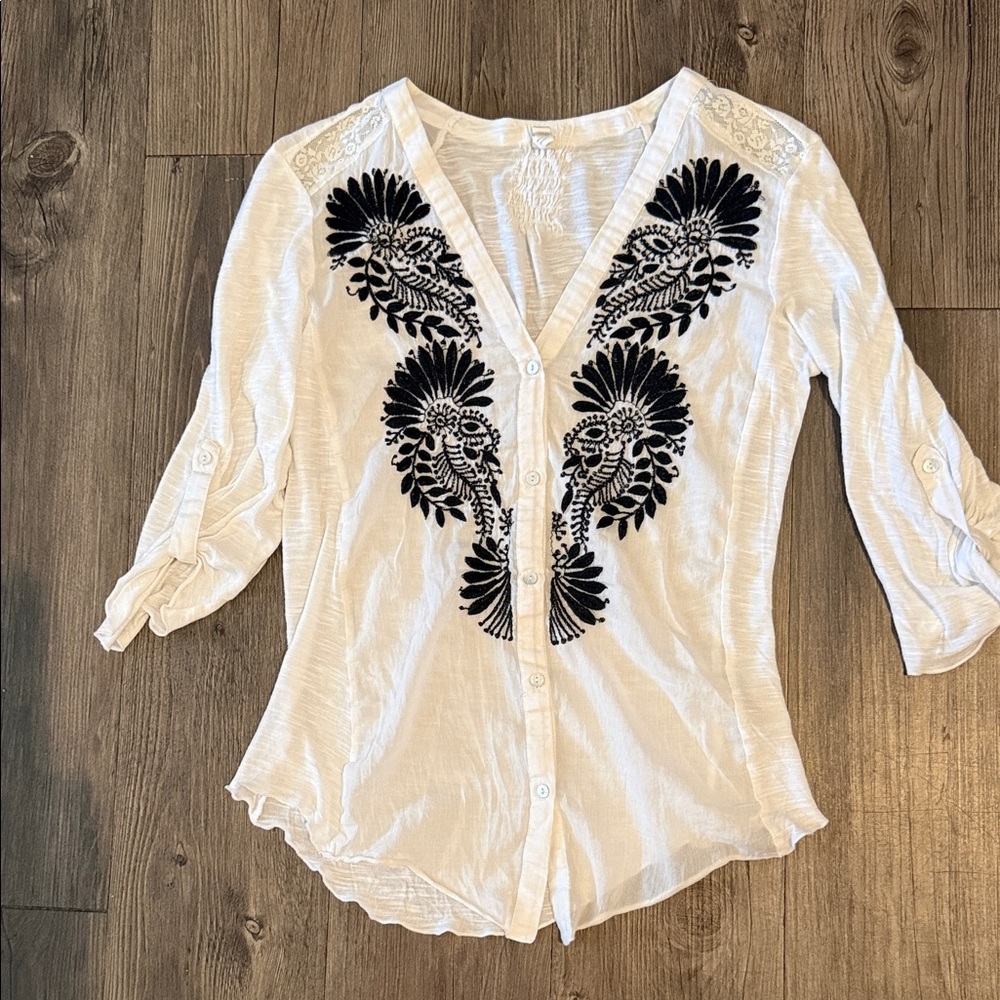 Tiny by Anthropologie White Blouse with Black Floral Embroidery must have
